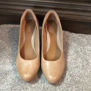 Clarks Artisan beige heels, size 8 1/2